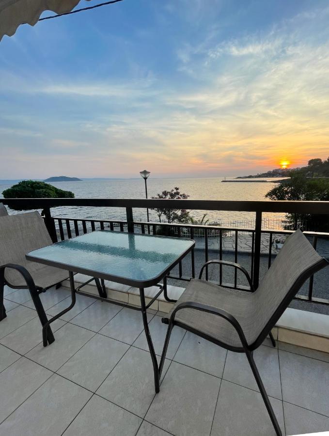 Magda Rooms "Sea View" Неос Мармарас Стая снимка